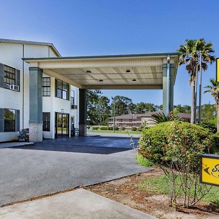 Super 8 By Wyndham Kinder/Coushatta Near Casino Buitenkant foto