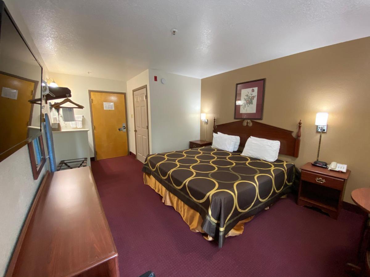 Super 8 By Wyndham Kinder/Coushatta Near Casino Buitenkant foto