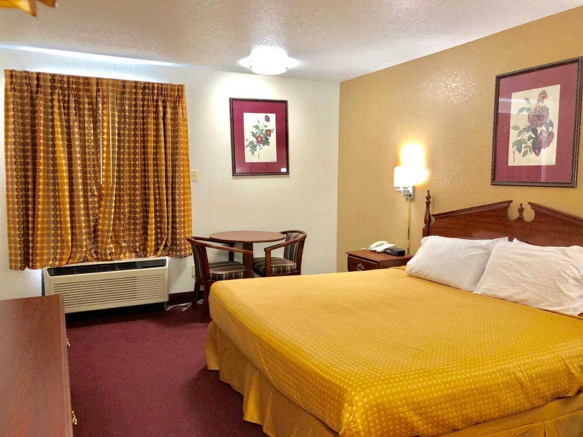 Super 8 By Wyndham Kinder/Coushatta Near Casino Buitenkant foto