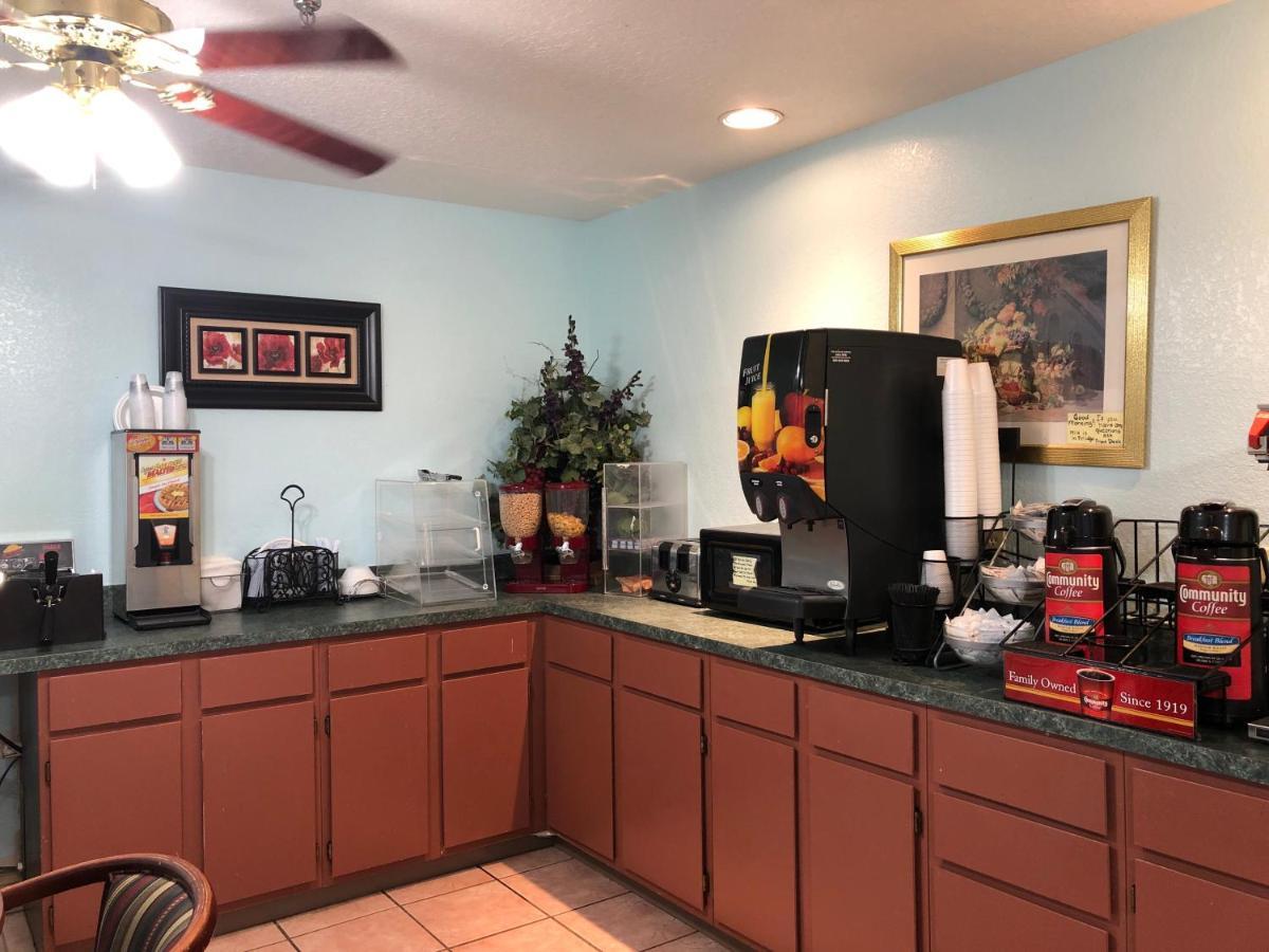Super 8 By Wyndham Kinder/Coushatta Near Casino Buitenkant foto