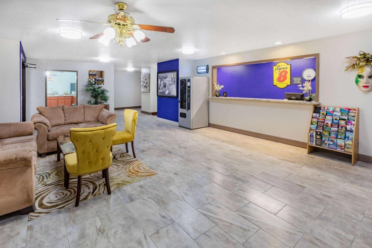 Super 8 By Wyndham Kinder/Coushatta Near Casino Buitenkant foto